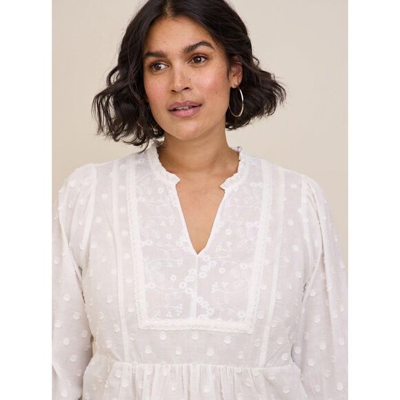 NWT Torrid 4X White Clip Dot Mixed Eyelet Yoke Detail Cotton Top Size 26 - Picture 4 of 8